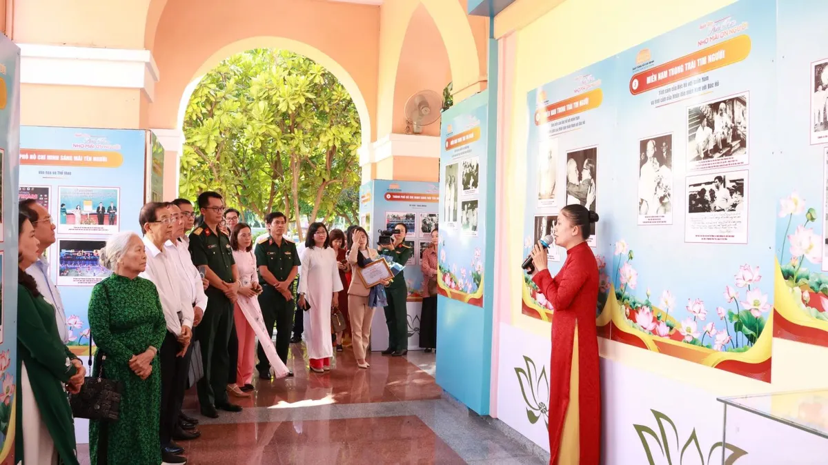 Trưng bày chuyên đề “Miền Nam nhớ mãi ơn Người” - Ảnh 2. Trưng bày chuyên đề “Miền Nam nhớ mãi ơn Người” - Ảnh 2.