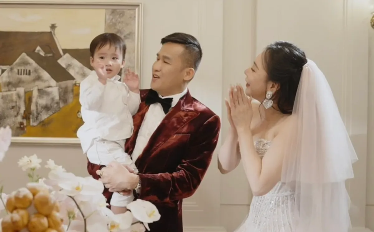 Hồ Quỳnh Hương công khai con trai trong đám cưới - Ảnh 1.