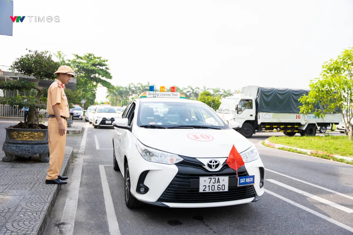 Quảng Bình: Thí sinh được kiểm tra nồng độ cồn trước khi vào sát hạch lái xe - Ảnh 7.