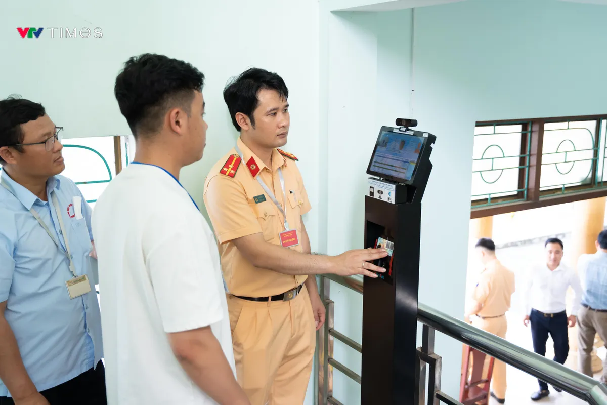 Quảng Bình: Thí sinh được kiểm tra nồng độ cồn trước khi vào sát hạch lái xe - Ảnh 5.