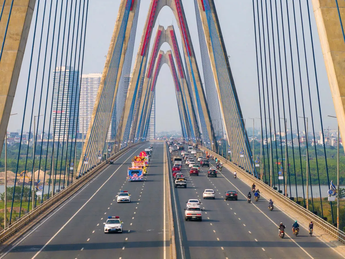 CSGT Hà Nội bảo đảm an toàn giao thông, phục vụ các hoạt động của Đại lễ Phật đản - Ảnh 1.