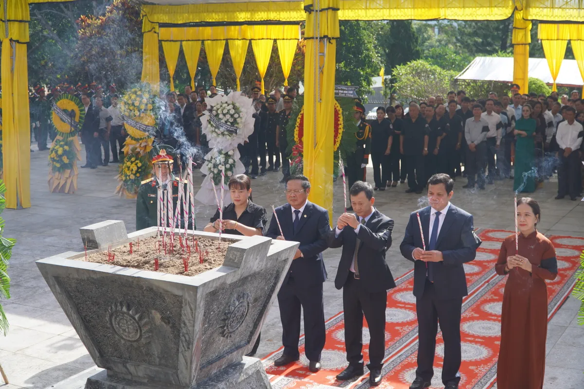 Kon Tum: An táng hài cốt liệt sĩ hy sinh tại Lào và Campuchia - Ảnh 1.