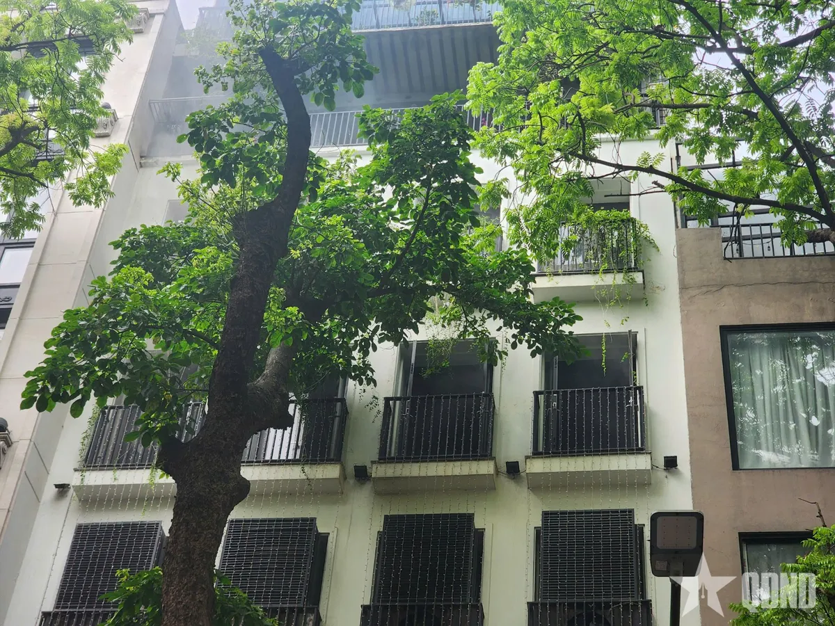 Cháy nhà hàng thịt nướng trên phố Phan Đình Phùng (Hà Nội) - Ảnh 1.