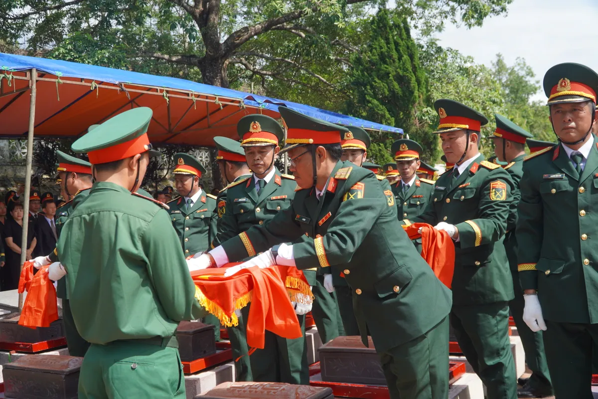 Kon Tum: An táng hài cốt liệt sĩ hy sinh tại Lào và Campuchia - Ảnh 3.