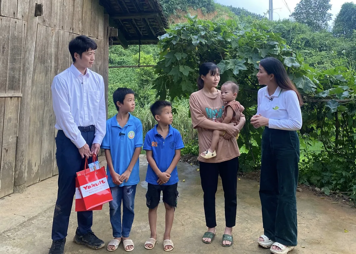 Yakult Việt Nam: Bền bỉ gieo mầm tri thức, vun đắp tương lai cùng Cặp lá yêu thương  - Ảnh 3.