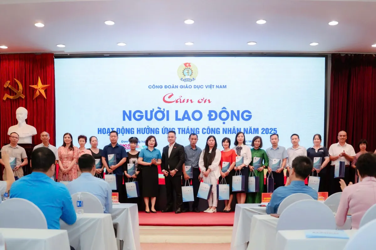 Elmich Việt Nam đồng h&agrave;nh c&ugrave;ng C&ocirc;ng đo&agrave;n Gi&aacute;o dục t&ocirc;n vinh người lao động, nh&agrave; khoa học trẻ  - Ảnh 1.