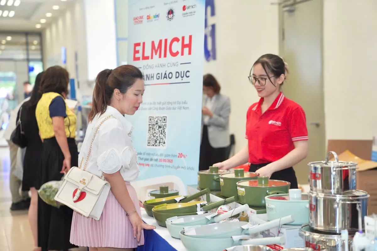 Elmich Việt Nam đồng h&agrave;nh c&ugrave;ng C&ocirc;ng đo&agrave;n Gi&aacute;o dục t&ocirc;n vinh người lao động, nh&agrave; khoa học trẻ  - Ảnh 5.