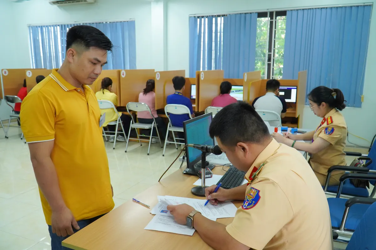 Thái Nguyên: Bắt đầu thi sát hạch lái xe ô tô, dồn sức giải quyết hơn 11.000 hồ sơ tồn đọng - Ảnh 1.