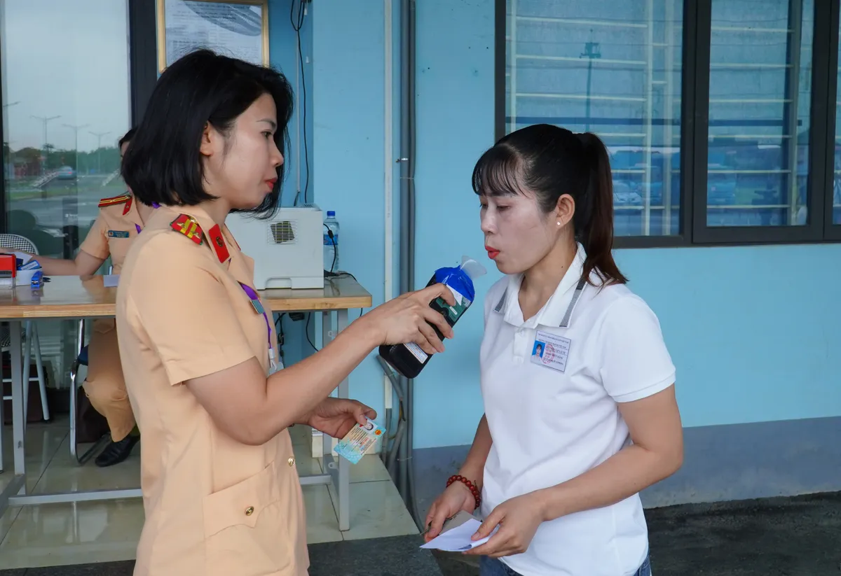 Thái Nguyên: Bắt đầu thi sát hạch lái xe ô tô, dồn sức giải quyết hơn 11.000 hồ sơ tồn đọng - Ảnh 2.