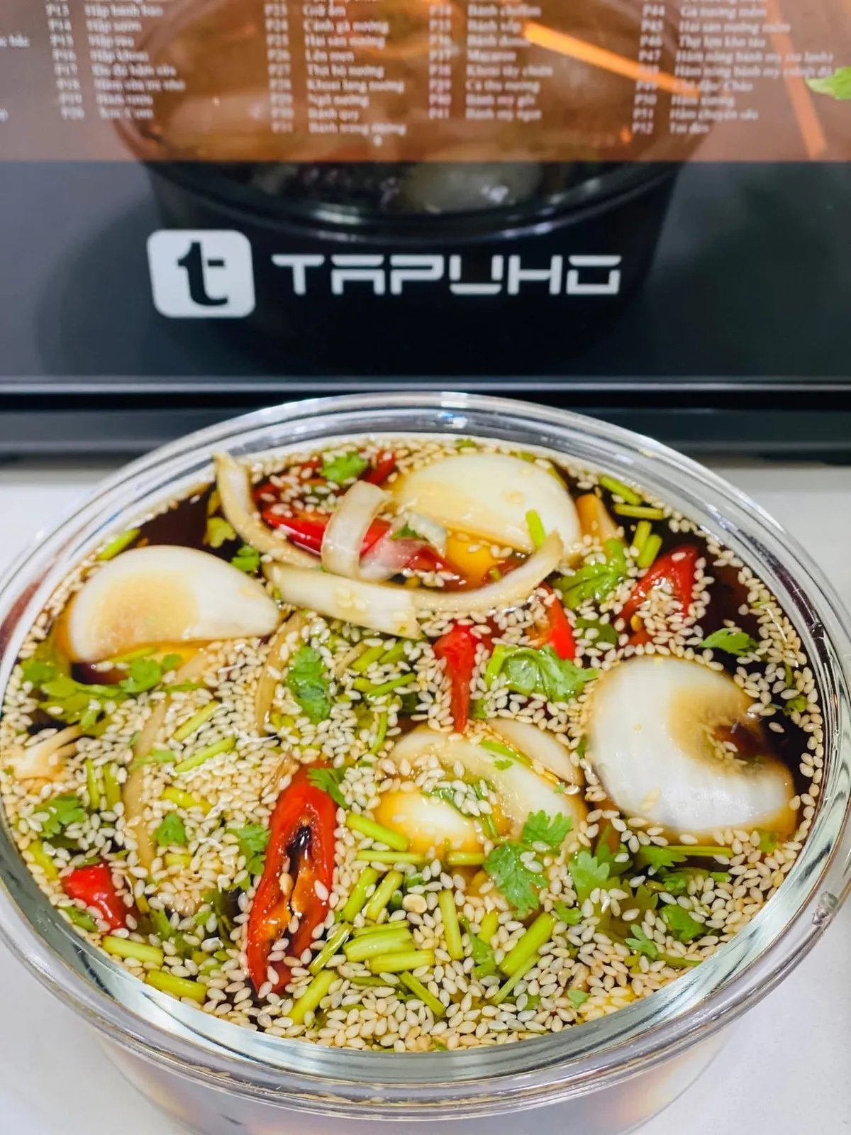 Cơm trắng hết veo nhờ món trứng ngâm tương thần thánh - Ảnh 2.