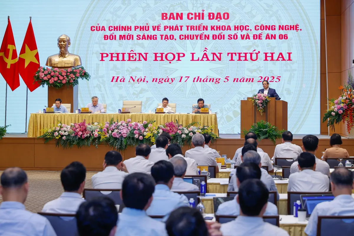 Thủ tướng chủ trì phiên họp Ban Chỉ đạo của Chính phủ về phát triển KHCN, đổi mới sáng tạo, chuyển đổi số và Đề án 06 - Ảnh 1. Thủ tướng chủ trì phiên họp Ban Chỉ đạo của Chính phủ về phát triển KHCN, đổi mới sáng tạo, chuyển đổi số và Đề án 06 - Ảnh 1.