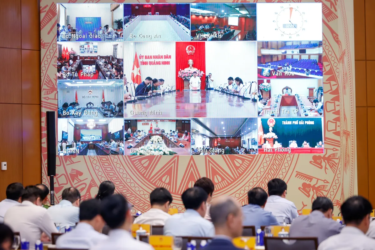 Thủ tướng: Cương quyết cắt bỏ các thủ tục rườm rà, gây phiền hà cho người dân và doanh nghiệp - Ảnh 4.