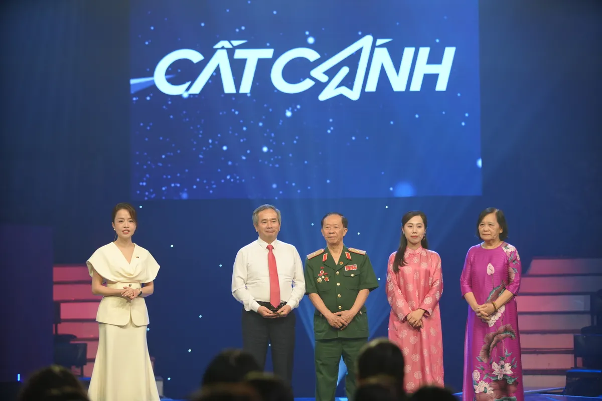 Cất cánh tháng 5: Nơi ký ức tháng Năm ở lại và lan tỏa niềm tự hào Việt - Ảnh 1.
