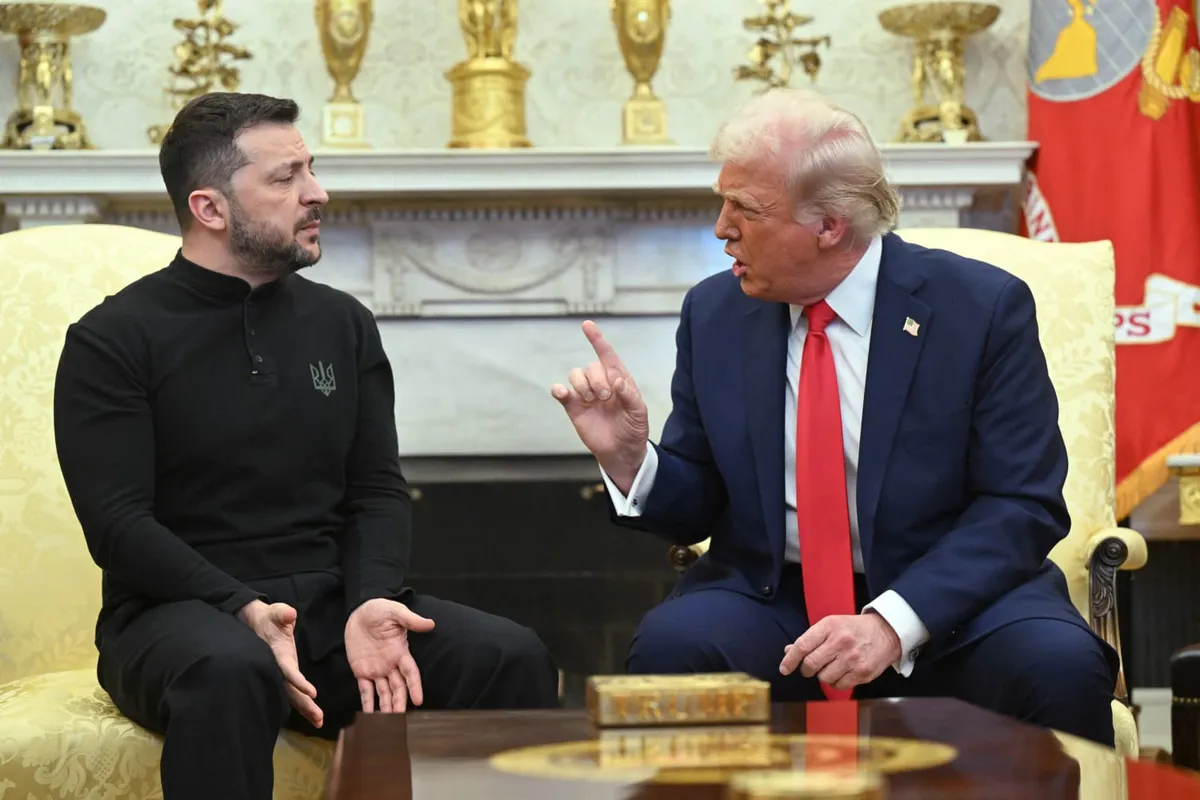 Tổng thống Trump: Ông Zelensky là “người bán hàng giỏi nhất lịch sử” - Ảnh 1.