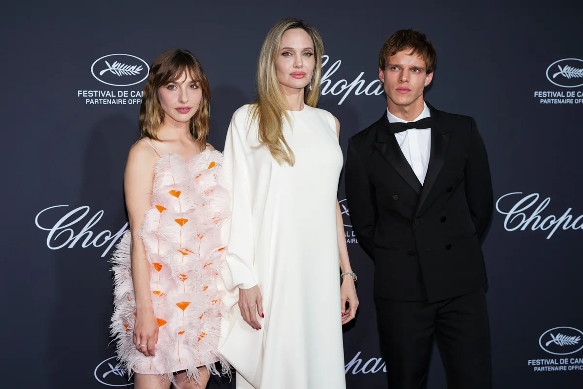 Angelina Jolie làm lóa mắt Cannes - Ảnh 3.