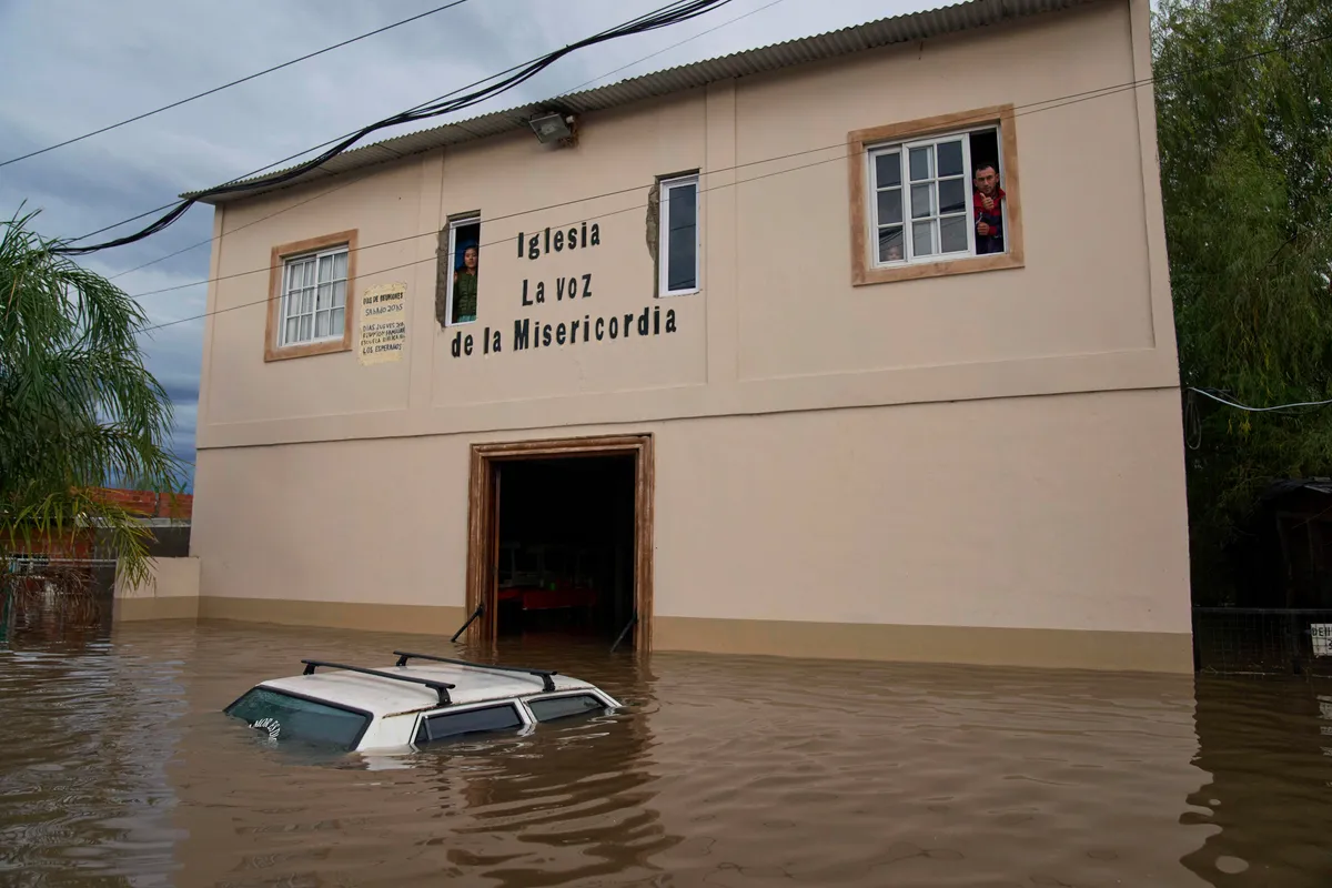 Lũ lụt nghiêm trọng ở Argentina, hàng nghìn người phải sơ tán - Ảnh 6.