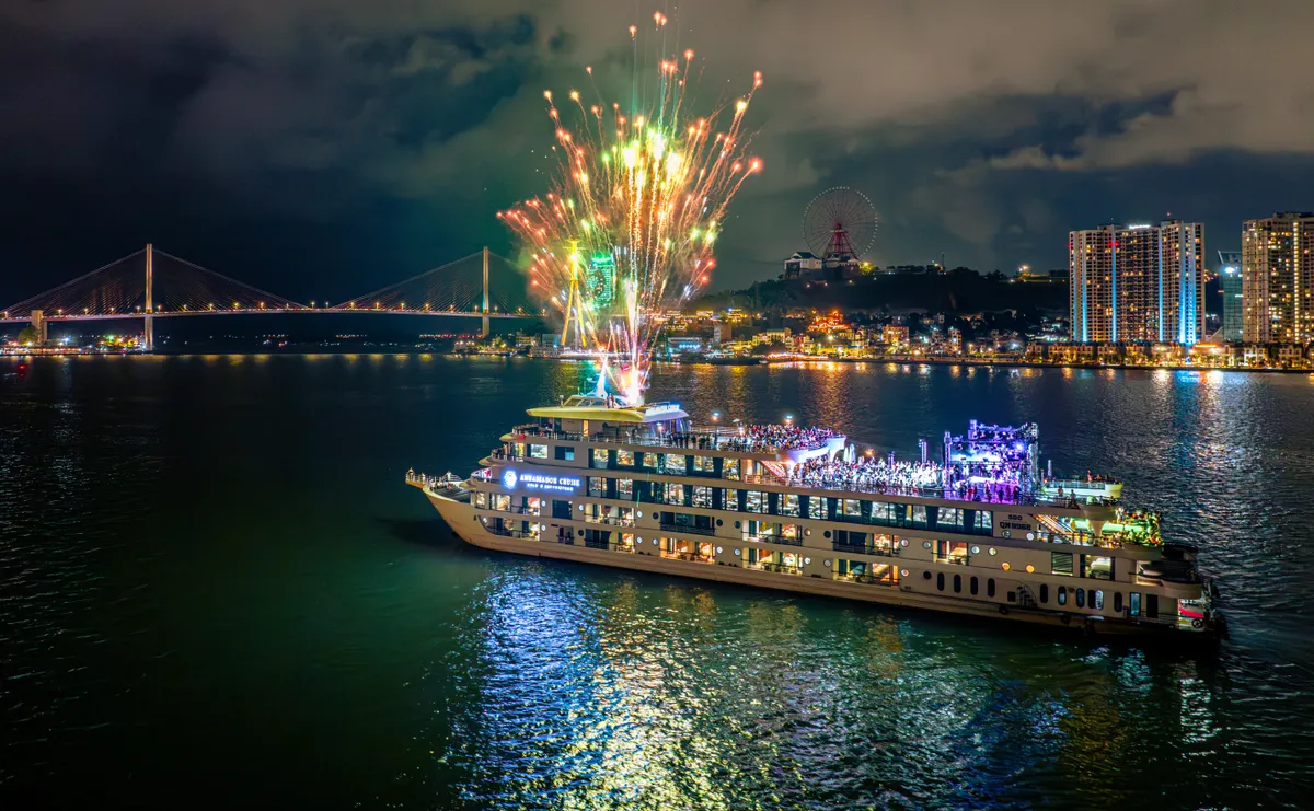 Bữa tiệc âm nhạc tôn vinh vẻ đẹp của Vịnh Hạ Long Love in the Bay trở lại  - Ảnh 3.