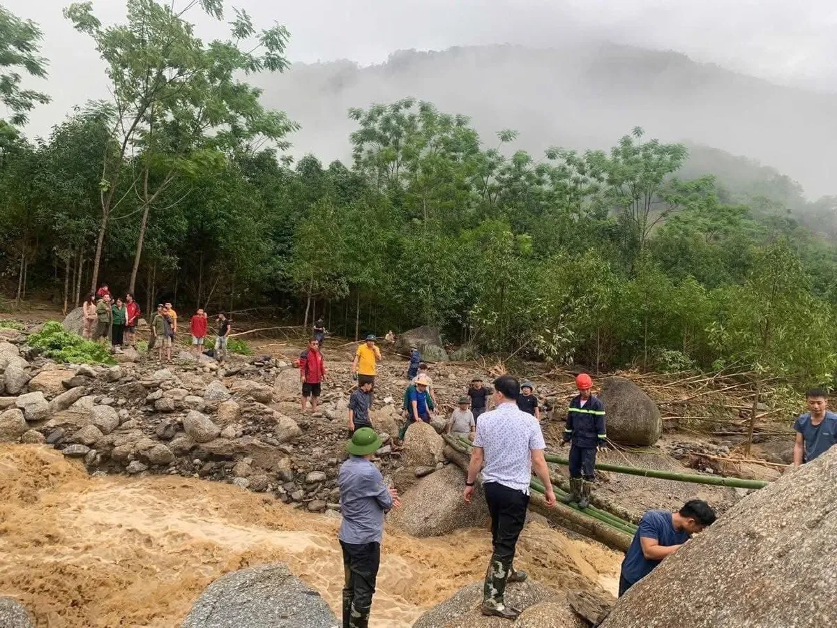 Lũ quét tại Ba Bể (Bắc Kạn) khiến 4 người chết, giao thông chia cắt - Ảnh 2.