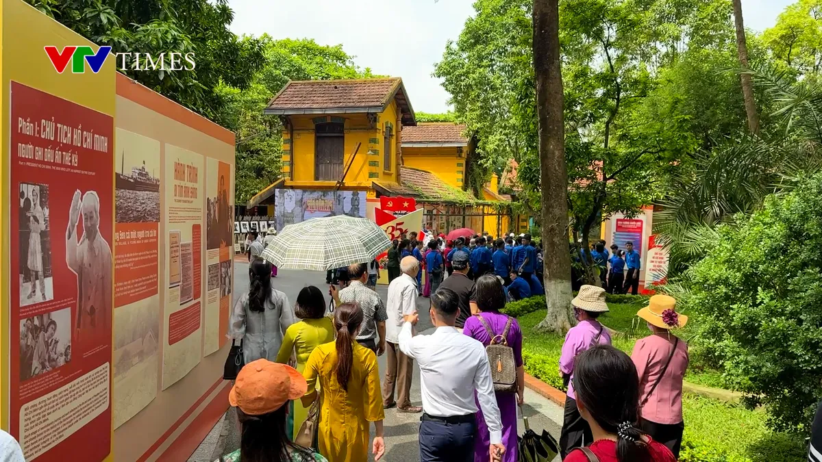 135 bức ảnh Bác Hồ tại triển lãm “Chủ tịch Hồ Chí Minh – Tinh hoa dân tộc, tầm vóc thời đại” - Ảnh 2.