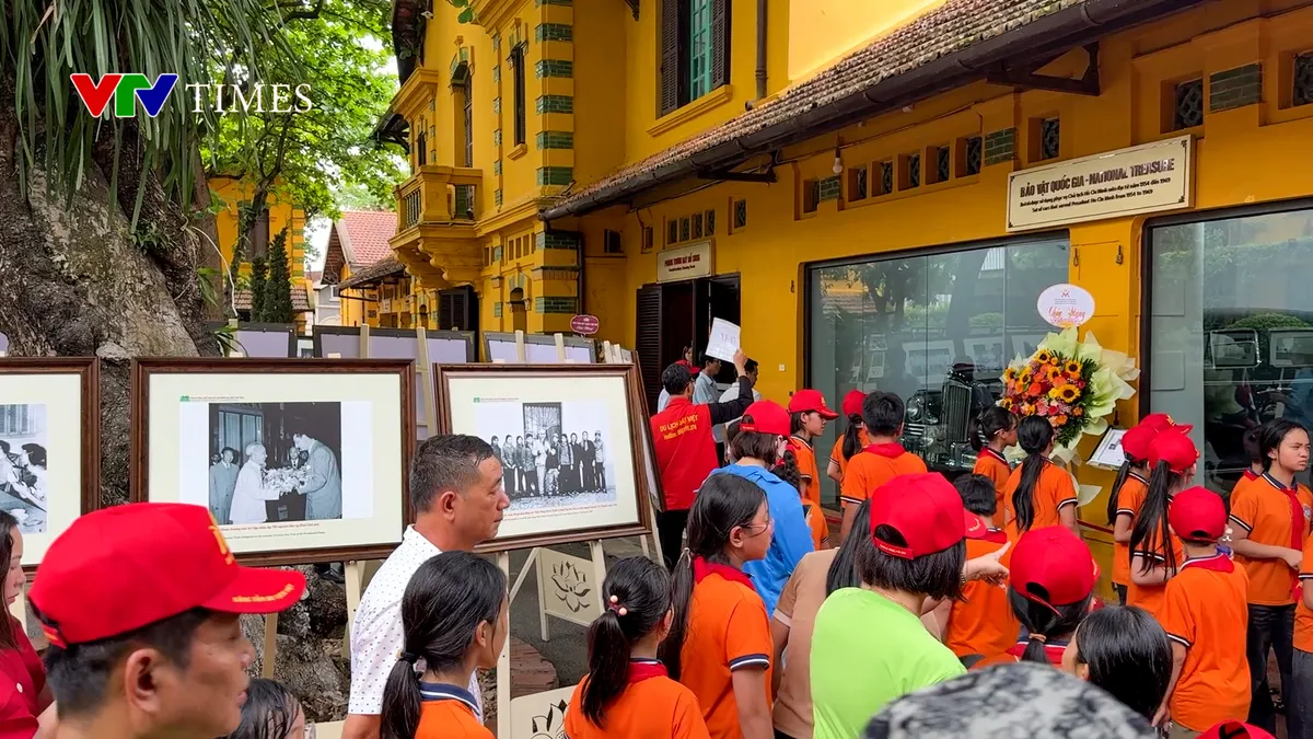 135 bức ảnh Bác Hồ tại triển lãm “Chủ tịch Hồ Chí Minh – Tinh hoa dân tộc, tầm vóc thời đại” - Ảnh 4.