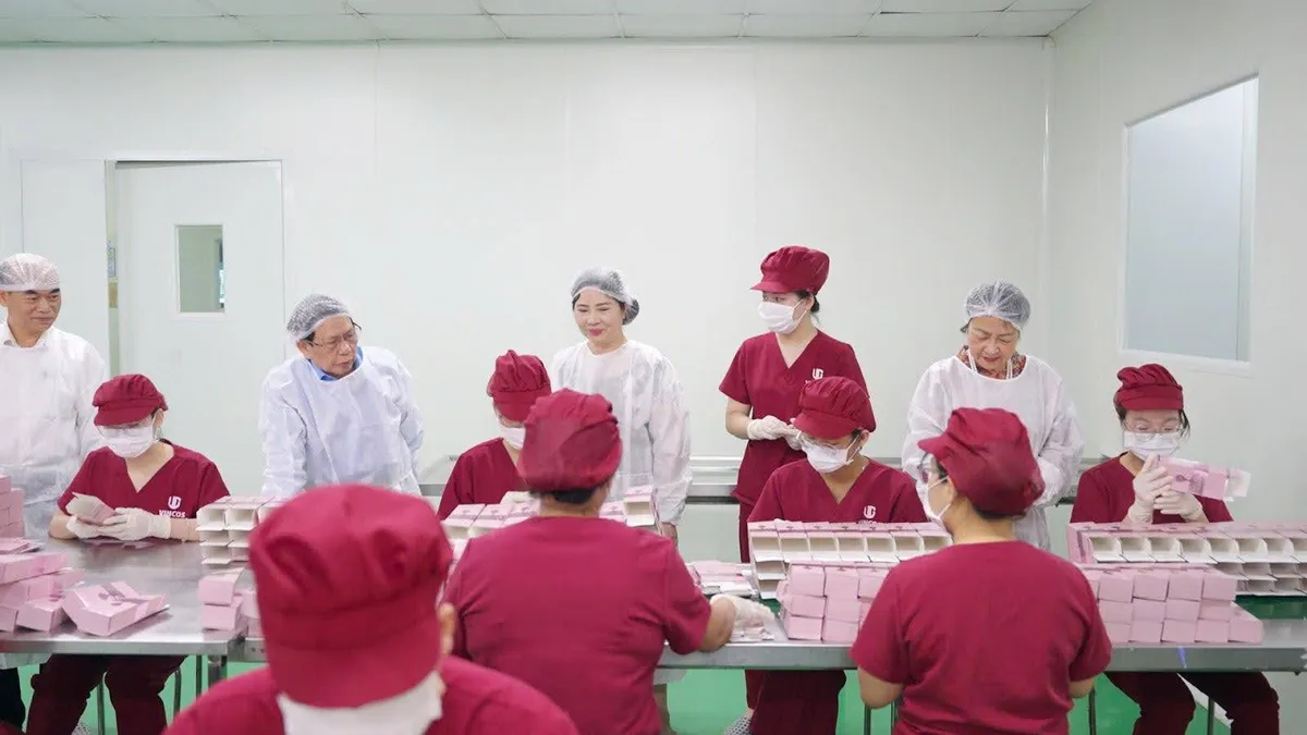 Chuyên gia ngành mỹ phẩm thăm nhà máy Vincos: Bước tiến công nghệ Make in Vietnam đáng tự hào - Ảnh 1.