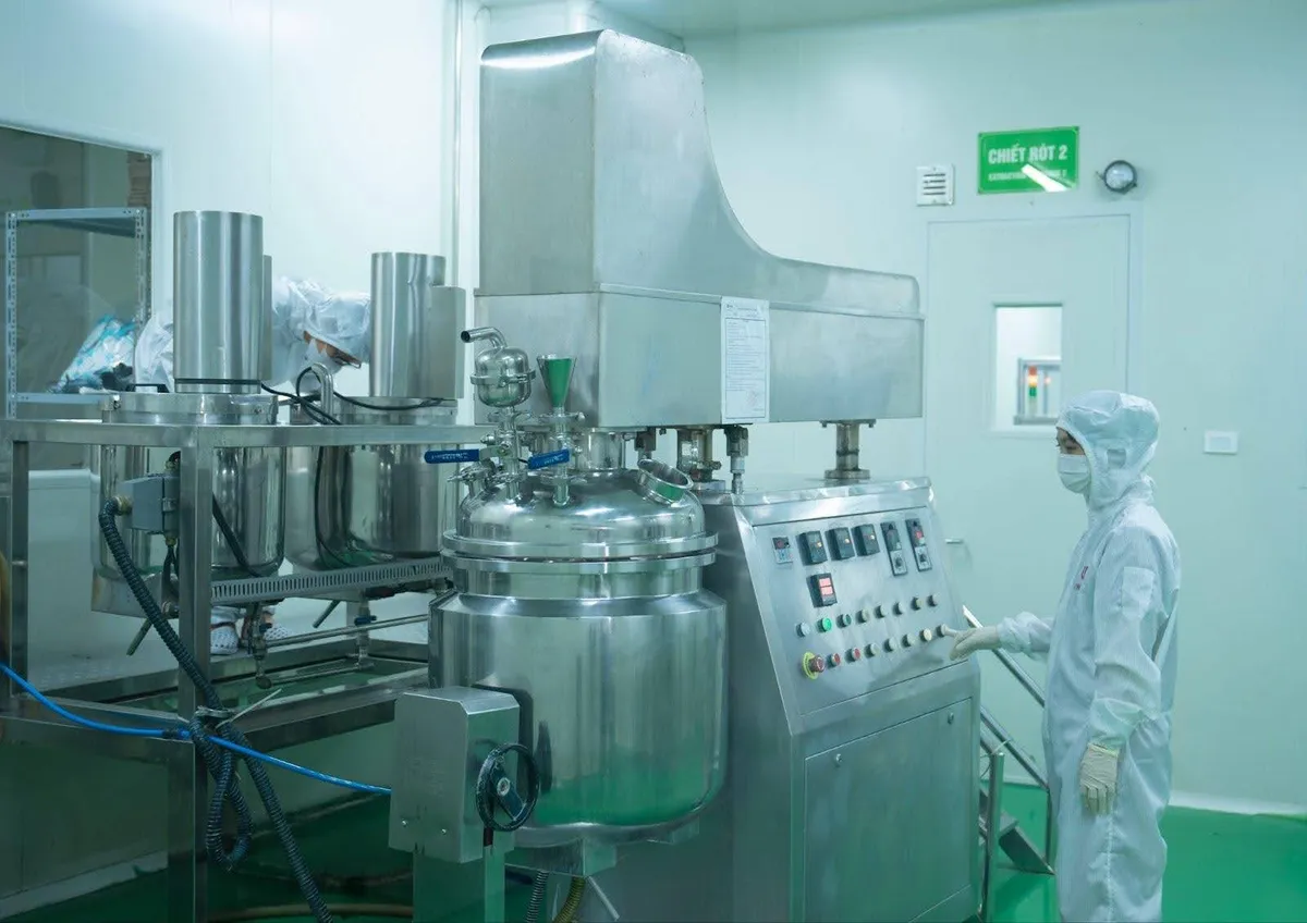 Chuyên gia ngành mỹ phẩm thăm nhà máy Vincos: Bước tiến công nghệ Make in Vietnam đáng tự hào - Ảnh 2.