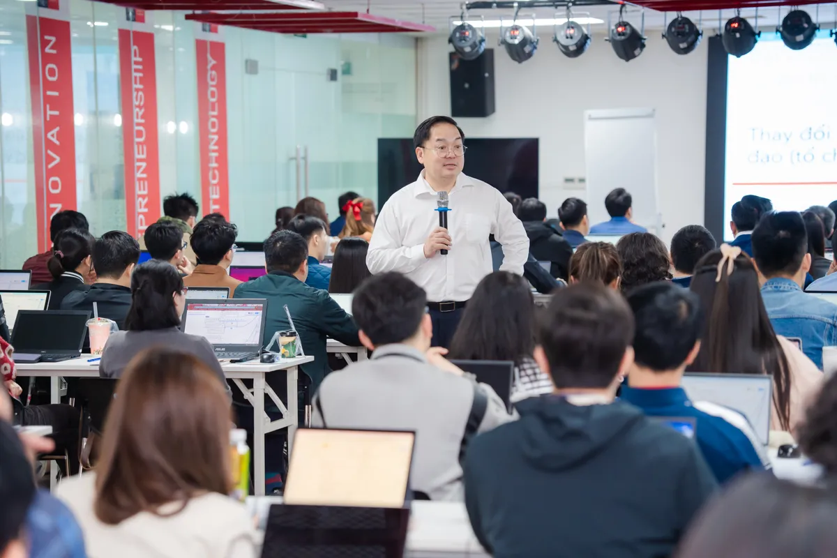 “Mỗi người đi làm phải biết dùng AI” – Sứ mệnh phổ cập AI toàn dân từ FPT - Ảnh 2.