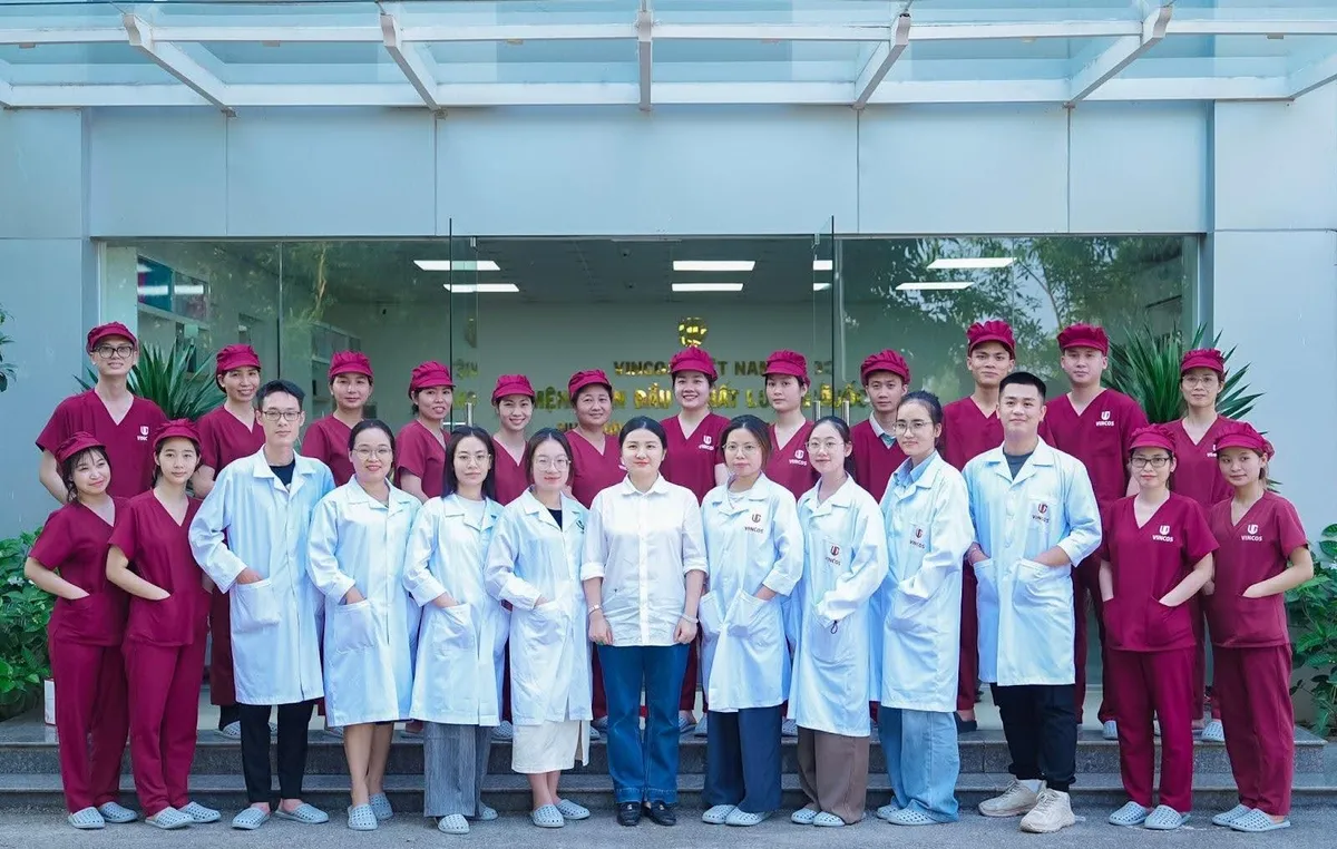 Chuyên gia ngành mỹ phẩm thăm nhà máy Vincos: Bước tiến công nghệ Make in Vietnam đáng tự hào - Ảnh 5.
