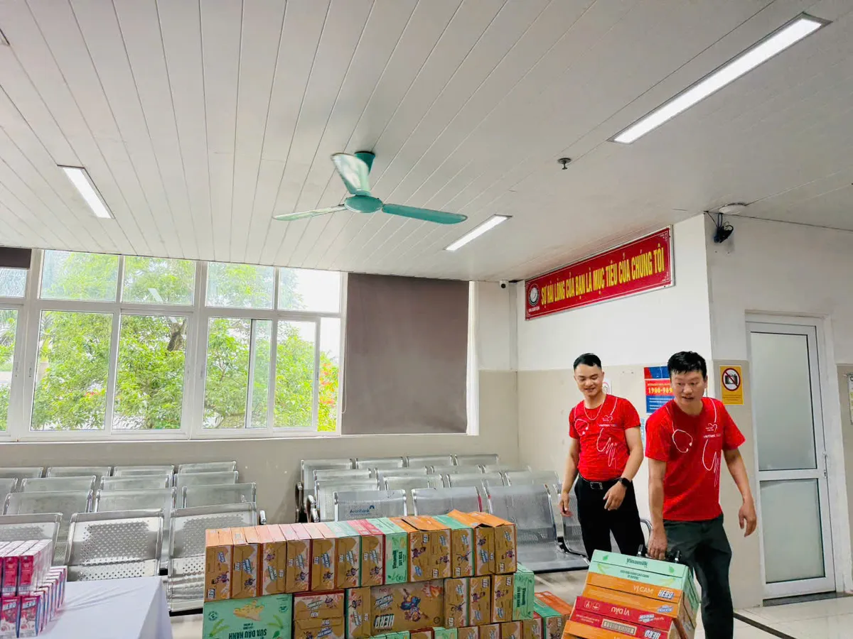 Gần 1.000 trẻ đã được khám sàng lọc bệnh tim bẩm sinh trong 2 ngày 17 và 18/5 tại tỉnh Quảng Bình - Ảnh 7.