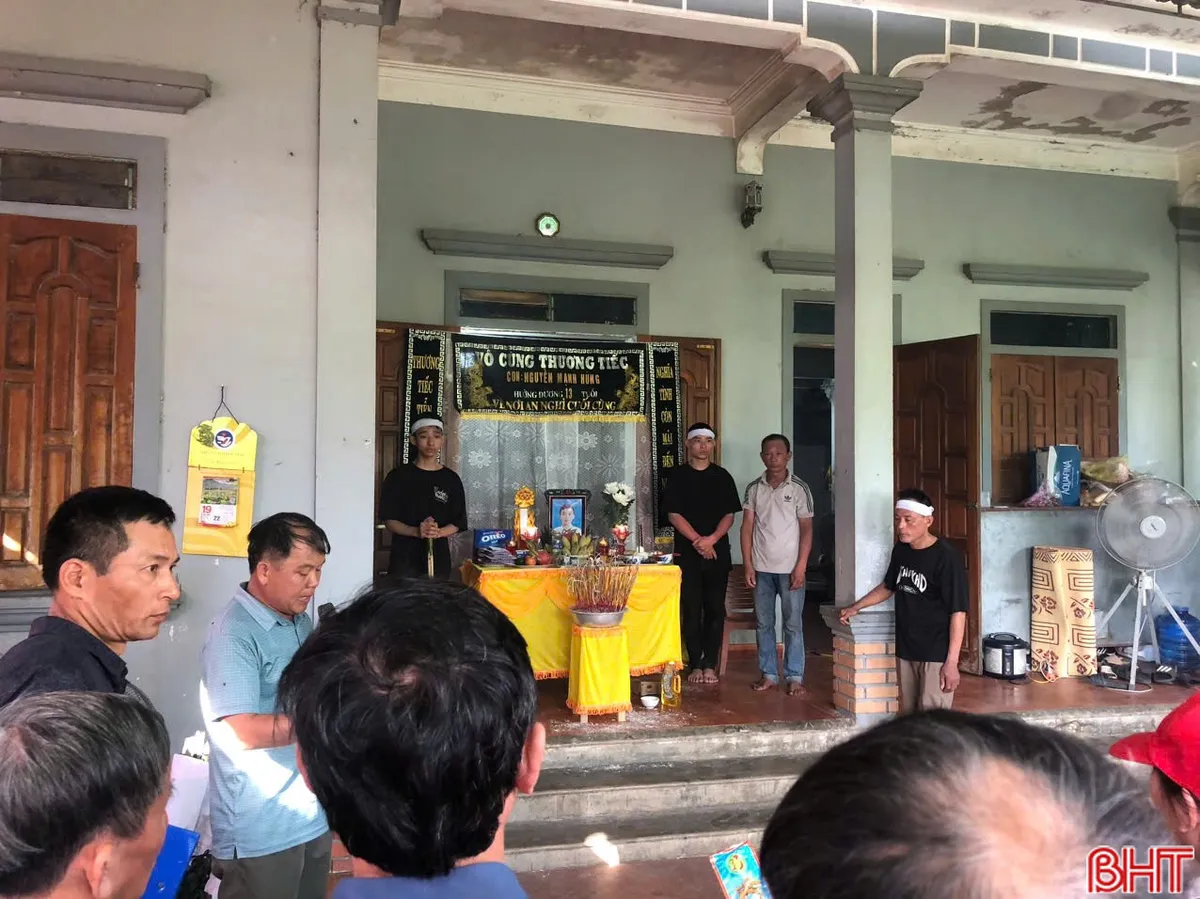 Tìm thấy thi thể học sinh lớp 6 đuối nước khi đi tắm ở sông Lam - Ảnh 1.