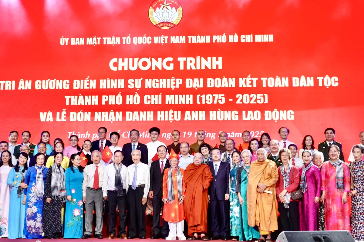 Ủy ban MTTQ Việt Nam TP Hồ Chí Minh đón nhận danh hiệu Anh hùng Lao động - Ảnh 5.