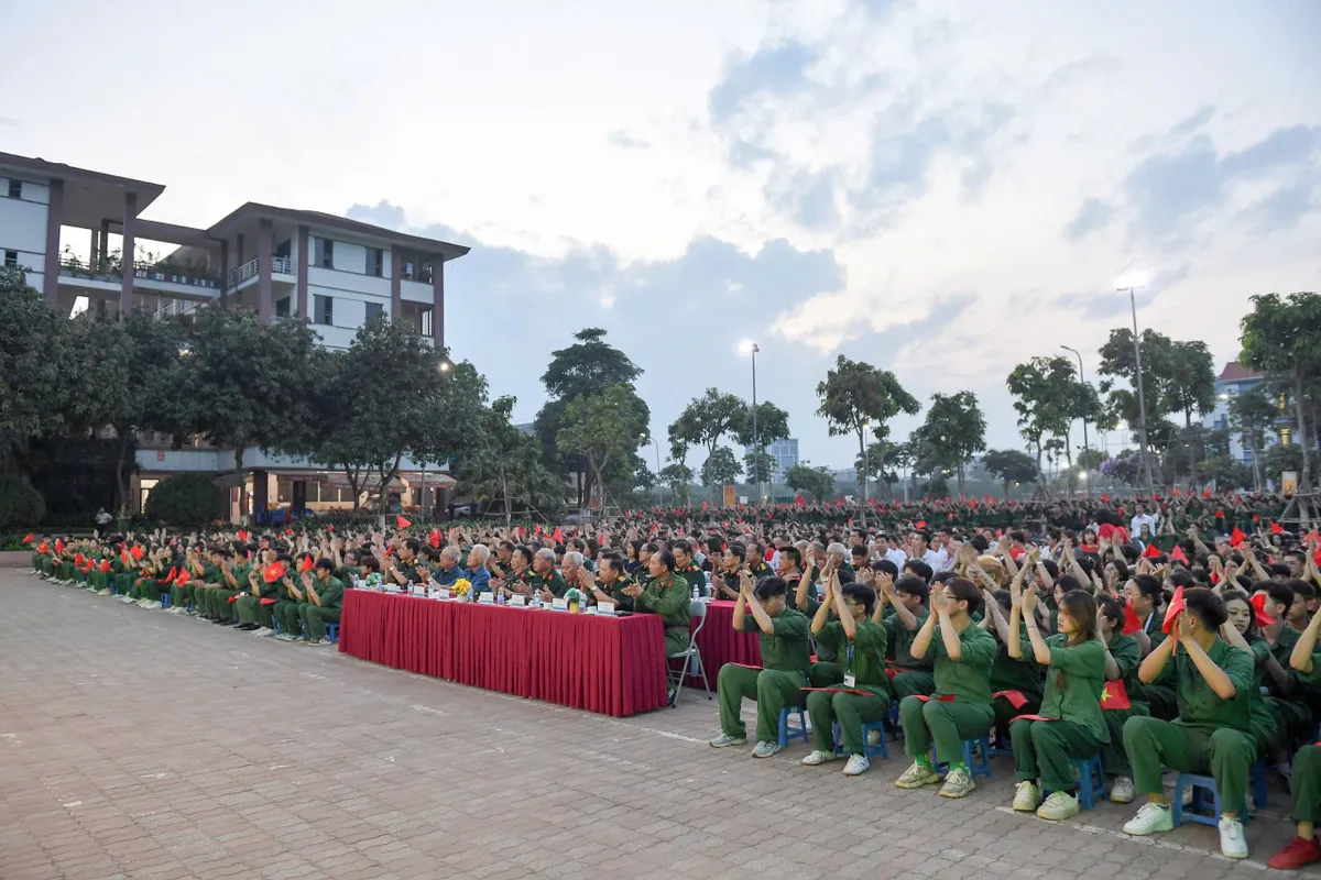 Lan tỏa khát vọng cống hiến cho gần 3.000 sinh viên thế hệ mới - Ảnh 1. Lan tỏa khát vọng cống hiến cho gần 3.000 sinh viên thế hệ mới - Ảnh 1.