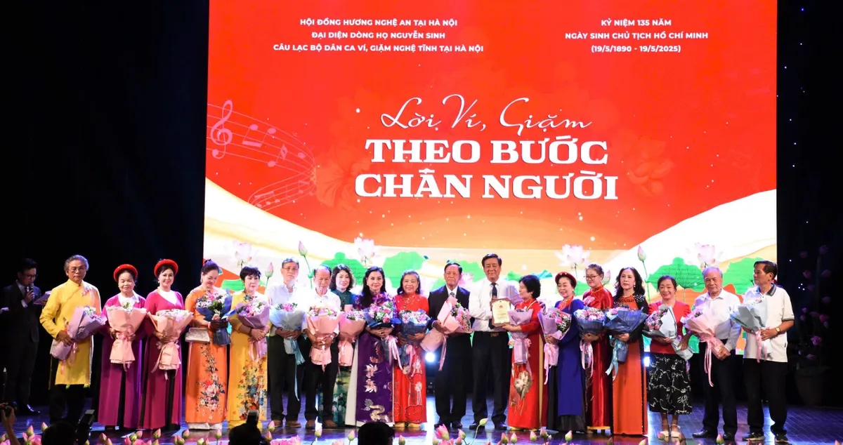 Lắng đọng làn điệu dân ca Ví, Giặm dâng Bác - Ảnh 2.