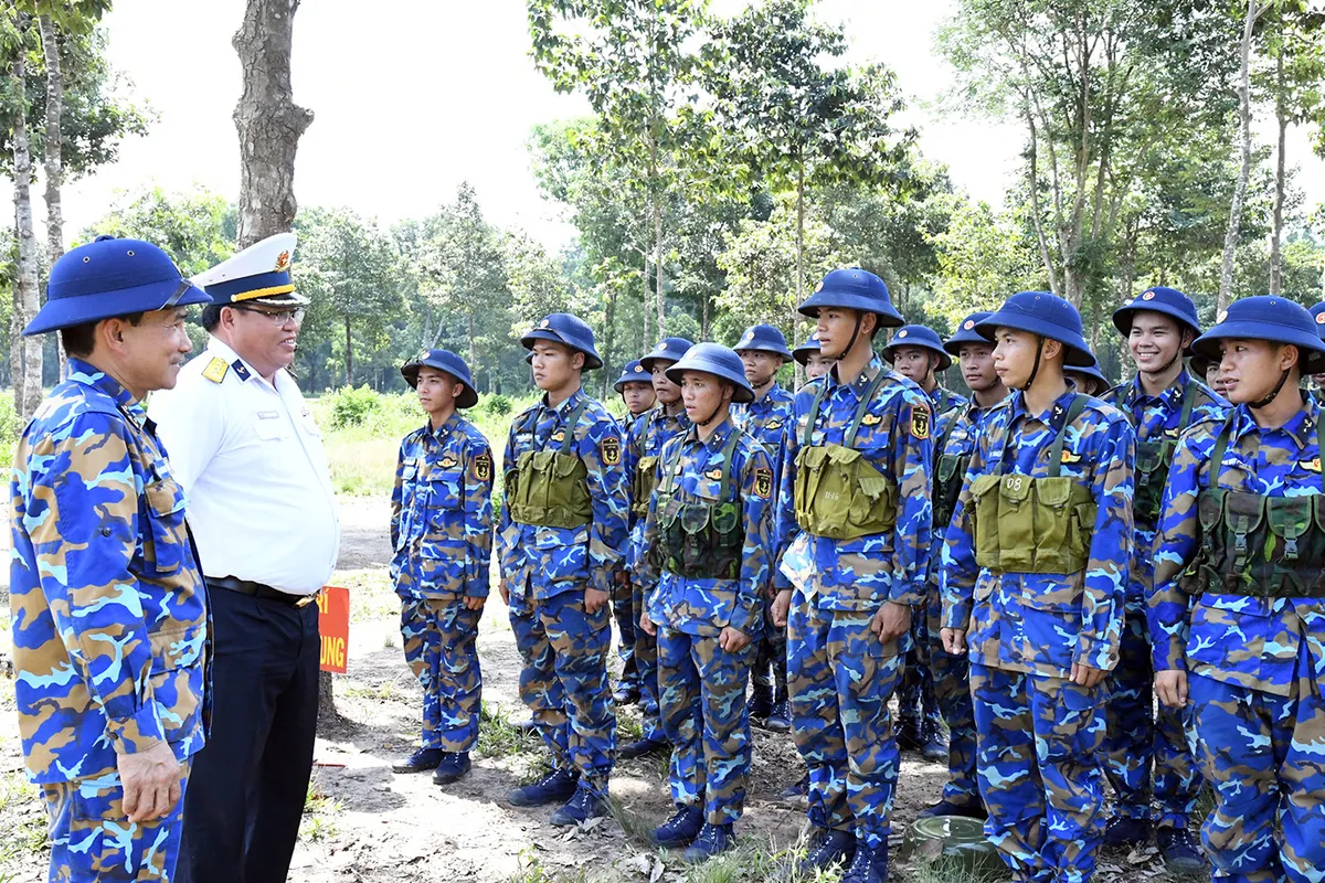 Chiến sĩ mới Vùng 2 Hải quân tự tin kiểm tra “3 tiếng nổ” - Ảnh 12.