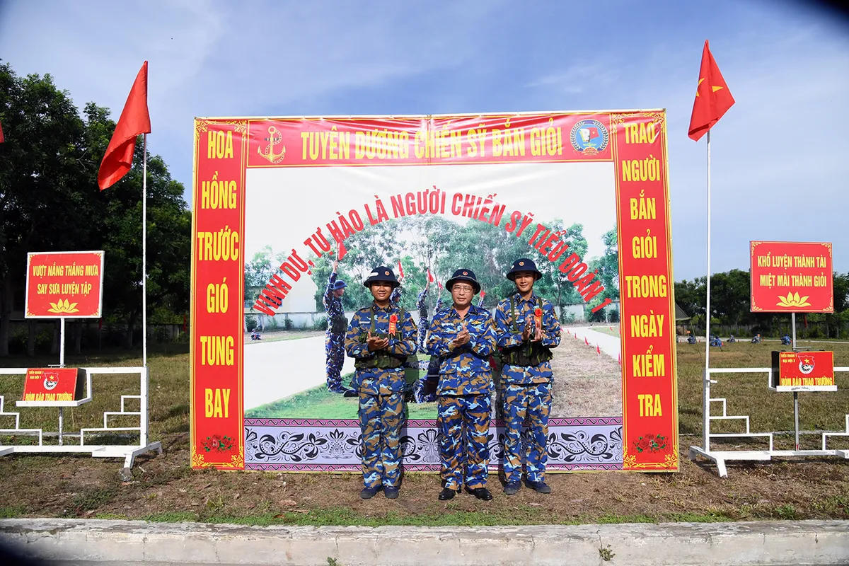 Chiến sĩ mới Vùng 2 Hải quân tự tin kiểm tra “3 tiếng nổ” - Ảnh 6.