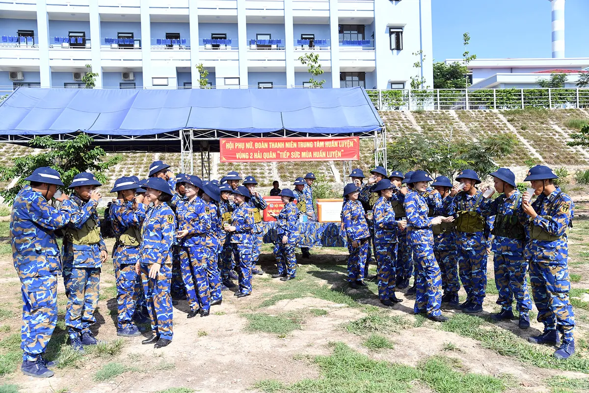 Chiến sĩ mới Vùng 2 Hải quân tự tin kiểm tra “3 tiếng nổ” - Ảnh 7.