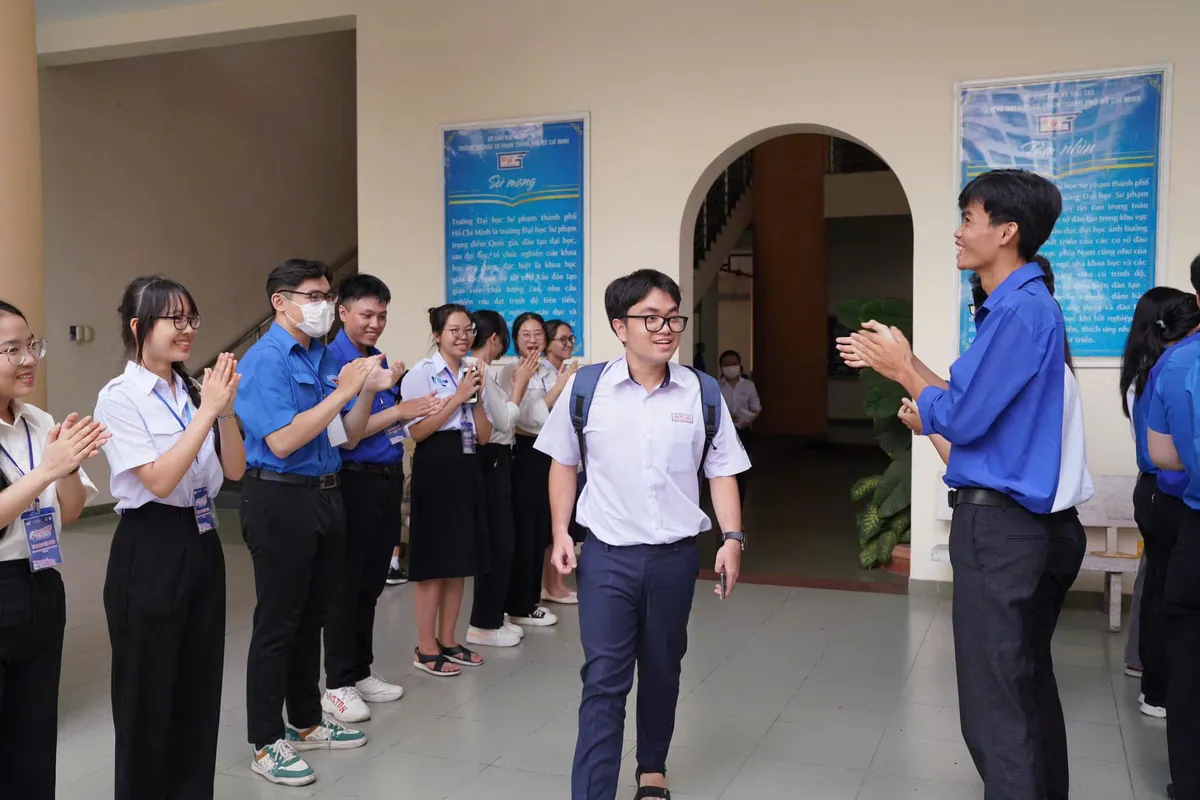 Giữ vững tâm lý mùa thi: Đủ bình tĩnh là đã đi được nửa hành trình chiến thắng - Ảnh 2.