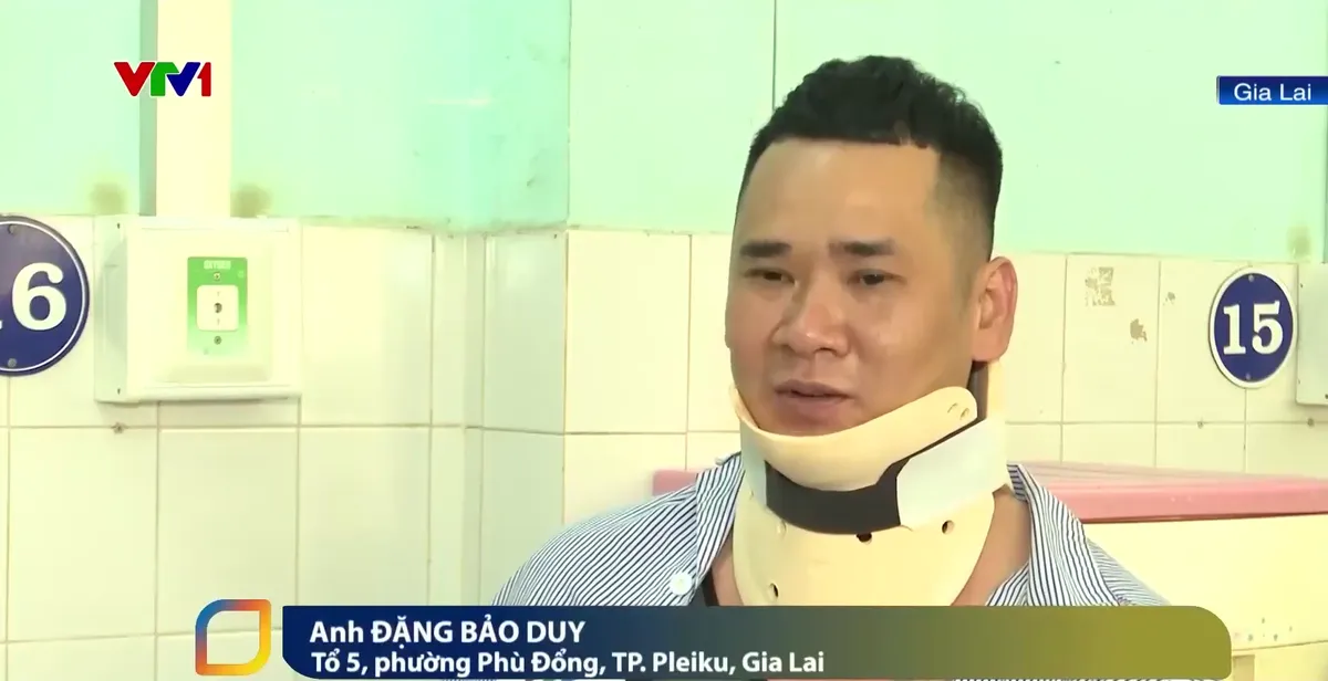 Phép màu của tình phụ tử: Người cha lao xuống giếng sâu cứu con gái nhỏ - Ảnh 1.