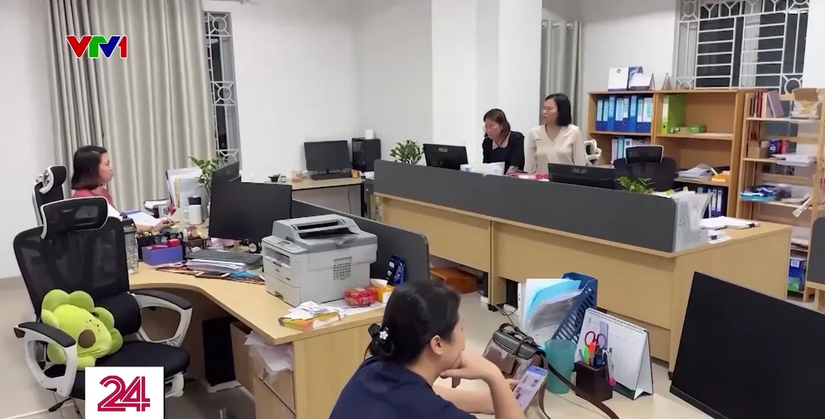 Truy quét các tổng kho kinh doanh tập kết thực phẩm chức năng giả - Ảnh 1.