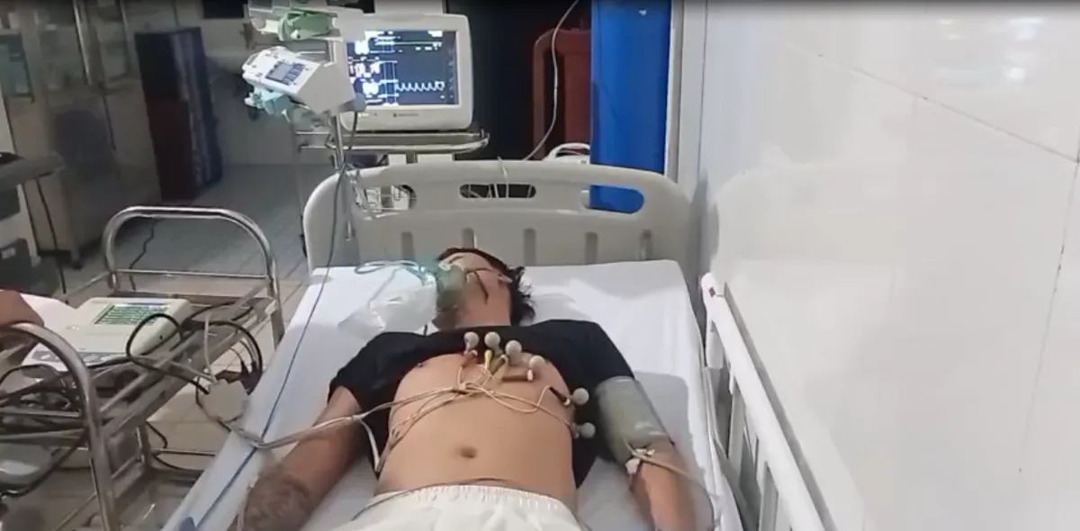 Cấp cứu kịp thời ngư dân tỉnh Bình Thuận bị giảm áp trên khu vực quần đảo Trường Sa - Ảnh 2.