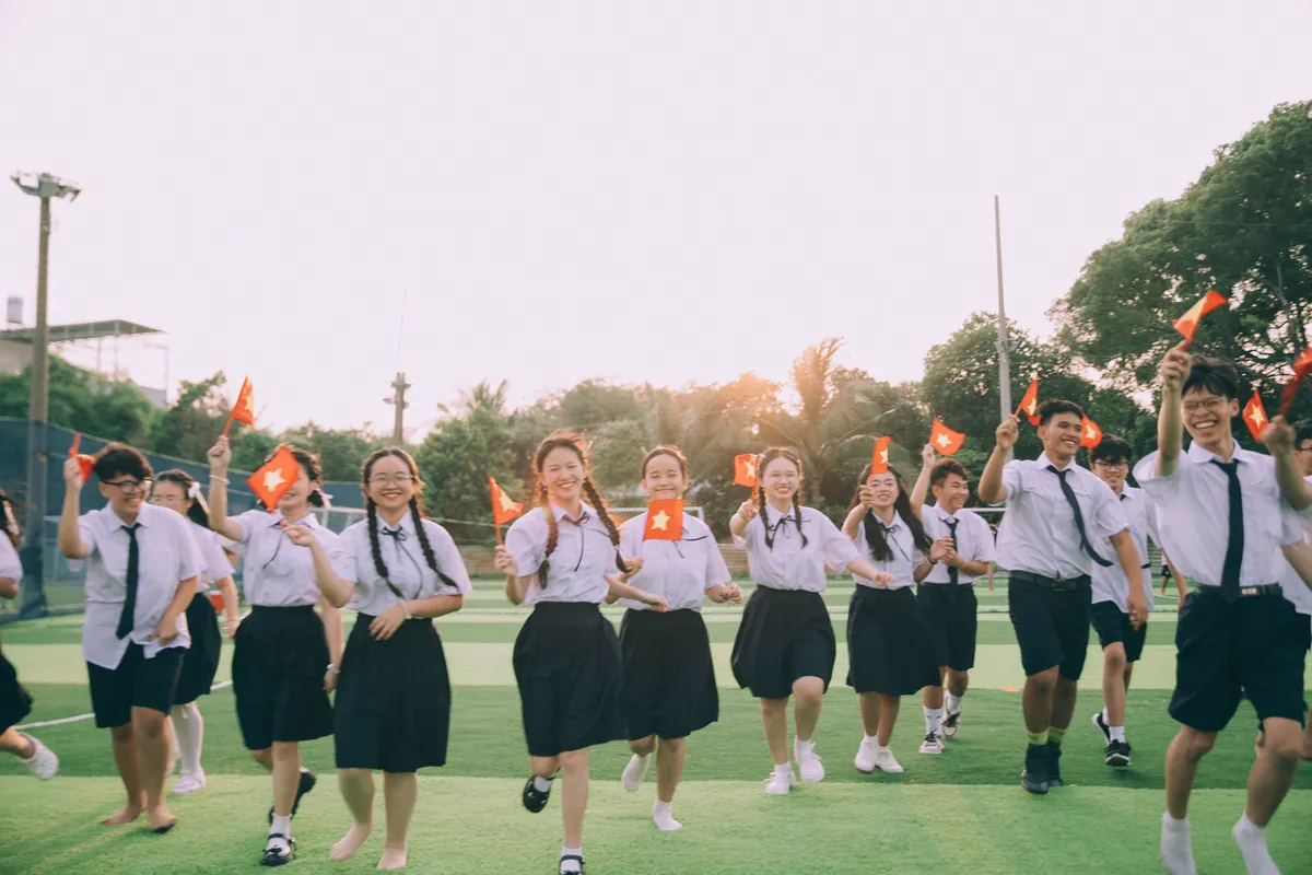 Chụp ảnh kỷ yếu: Đừng để kỷ niệm học trò thành gánh nặng với phụ huynh - Ảnh 2.