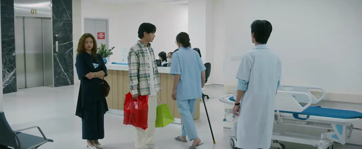 Cha tôi, người ở lại - Tập 41: Cả nhà vỡ oà nghe kết quả xét nghiệm của bố Bình - Ảnh 2. Cha tôi, người ở lại - Tập 41: Cả nhà vỡ oà nghe kết quả xét nghiệm của bố Bình - Ảnh 2.