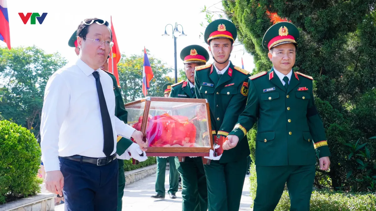 Nghệ An: Truy điệu và an táng 76 hài cốt liệt sỹ Việt Nam hy sinh tại Lào - Ảnh 5.