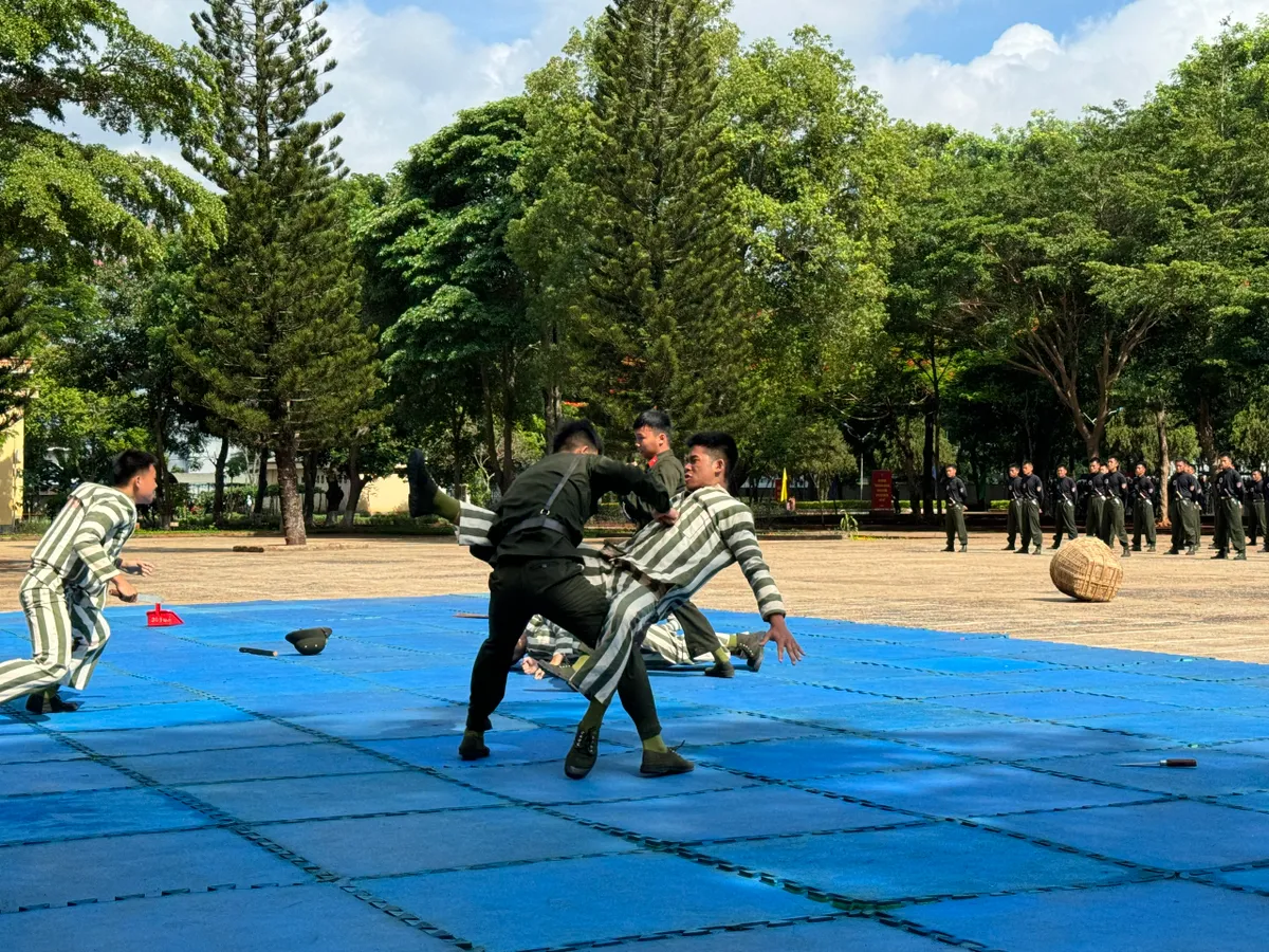 Hơn 1500 công dân tại Tây Nguyên hoàn thành khoá huấn luyện chiến sĩ nghĩa vụ CAND - Ảnh 2.
