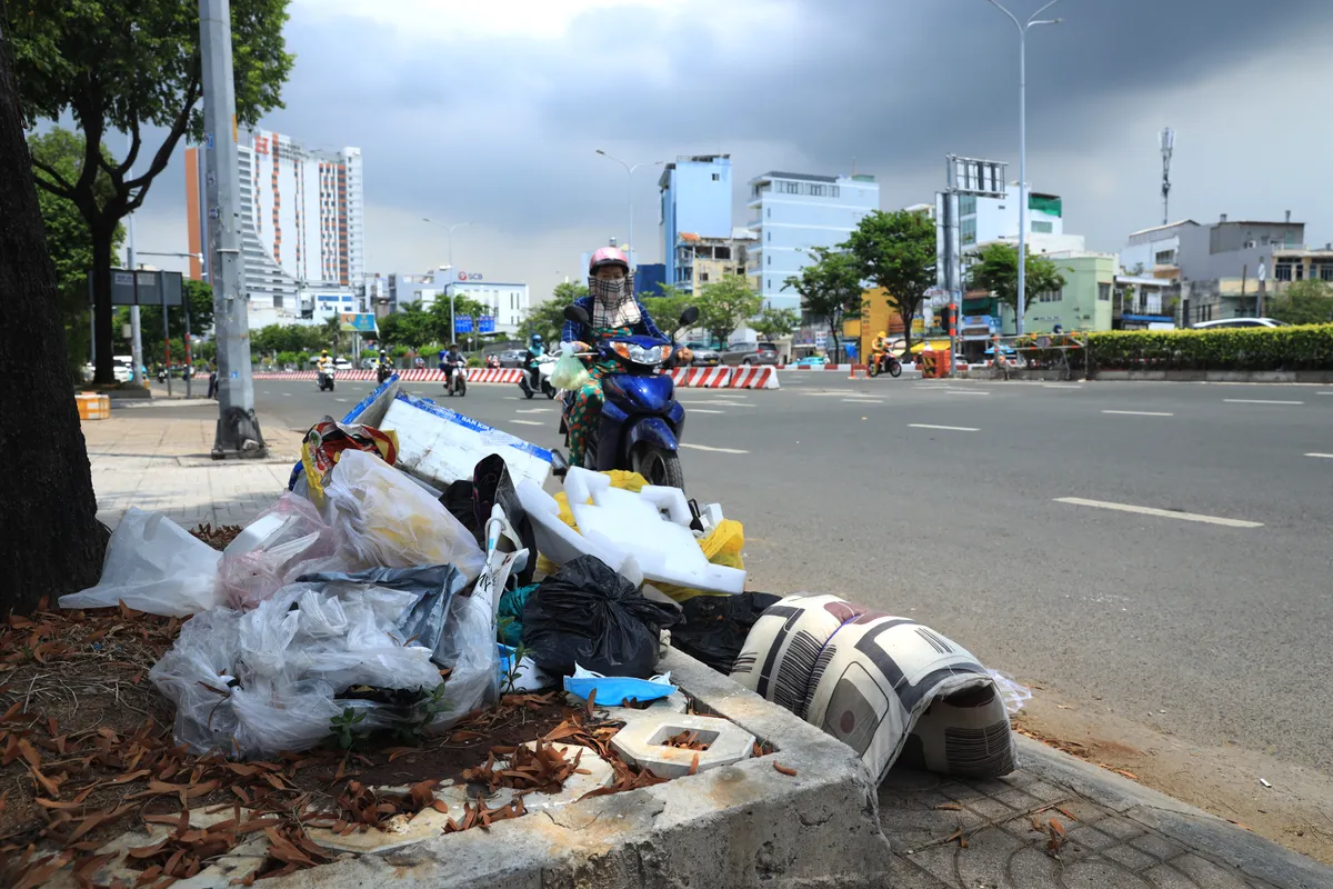 Rác quen mặt, phố quen mùi: Nỗi niềm đô thị TP Hồ Chí Minh - Ảnh 5.