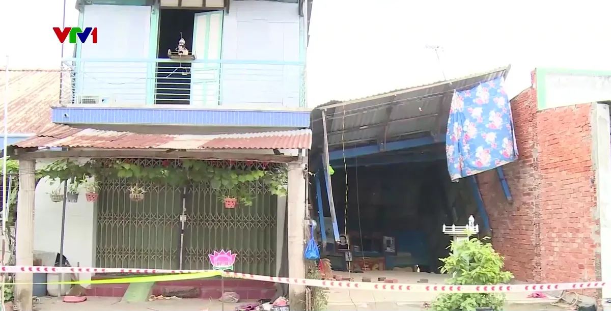 Cảnh báo sạt lở mùa mưa bão lớn - Ảnh 1.