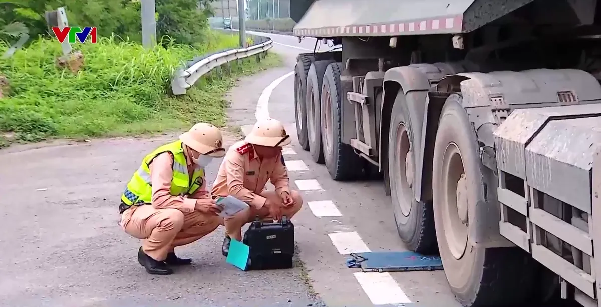 Buông lỏng quản lý xe tải quá khổ, quá tải từ đầu bến bãi - Ảnh 2.