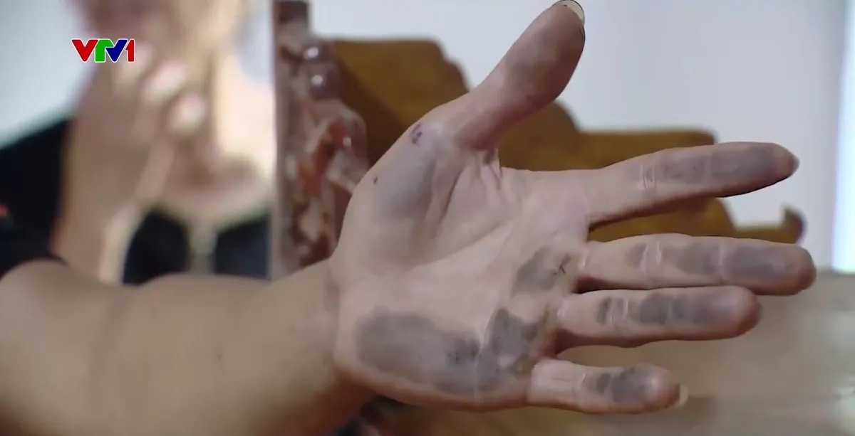 Khu dân cư bị ô nhiễm nghiêm trọng vì bụi bặm, muội đen - Ảnh 3.