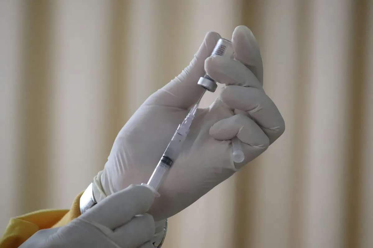 Anh triển khai vaccine phòng bệnh lậu đầu tiên trên thế giới - Ảnh 1.