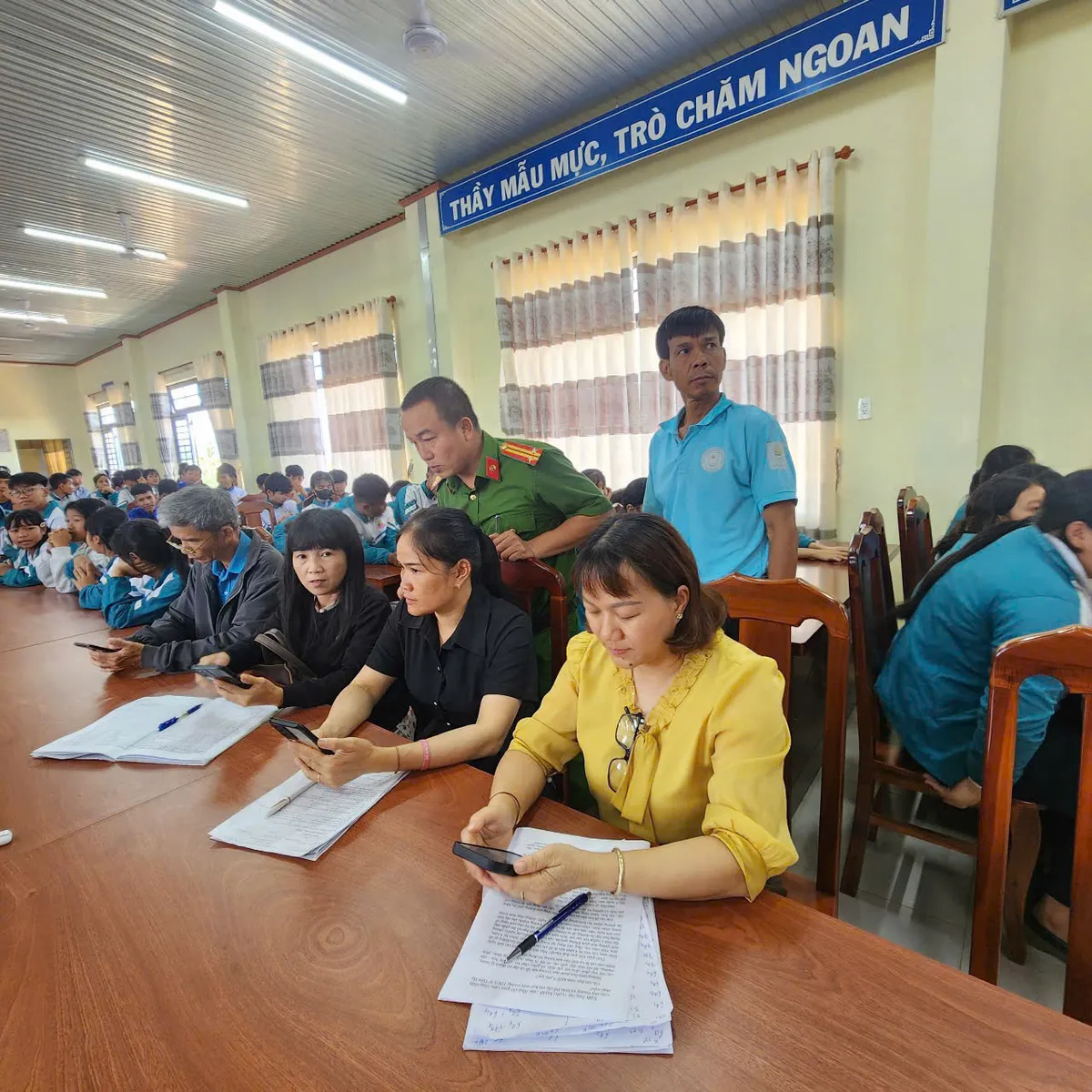 Lâm Đồng: Vượt rào cản công nghệ, đưa ý kiến sửa đổi Hiến pháp đến với đồng bào dân tộc thiểu số - Ảnh 4.